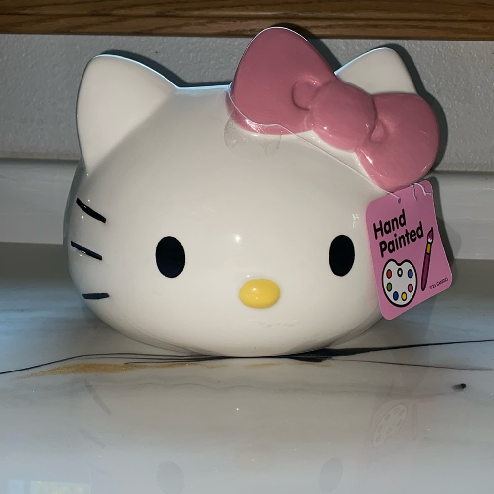 Hello Kitty Ceramic hand painted Planter NEW NWT adorable trending pink vase